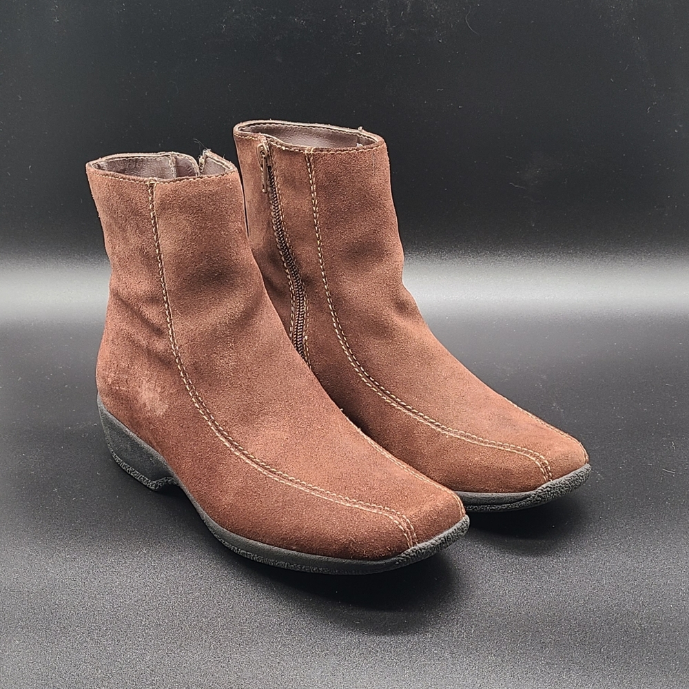Clarks Brown Suede Booties Sz 7.5W 75172